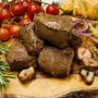 Шашлык из говяжьей печени с курдюком на углях.